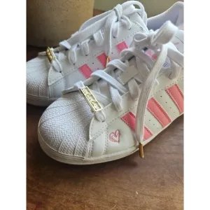 Adidas Superstar J White w/Pink Stripe, Stitched Heart &amp; Flower, Size 5 Girls