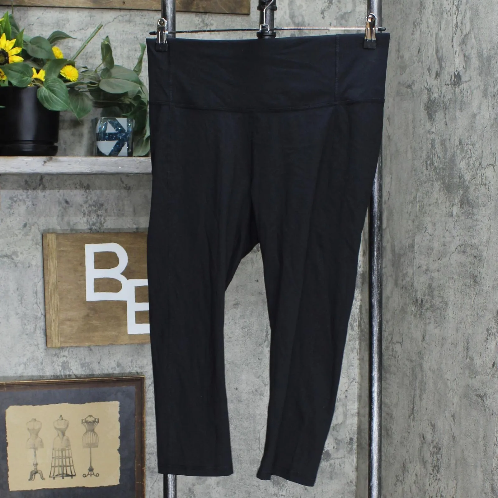 All in Motion Women's Contour Power Waist High-Rise Capri Leggings 20" Black XL
