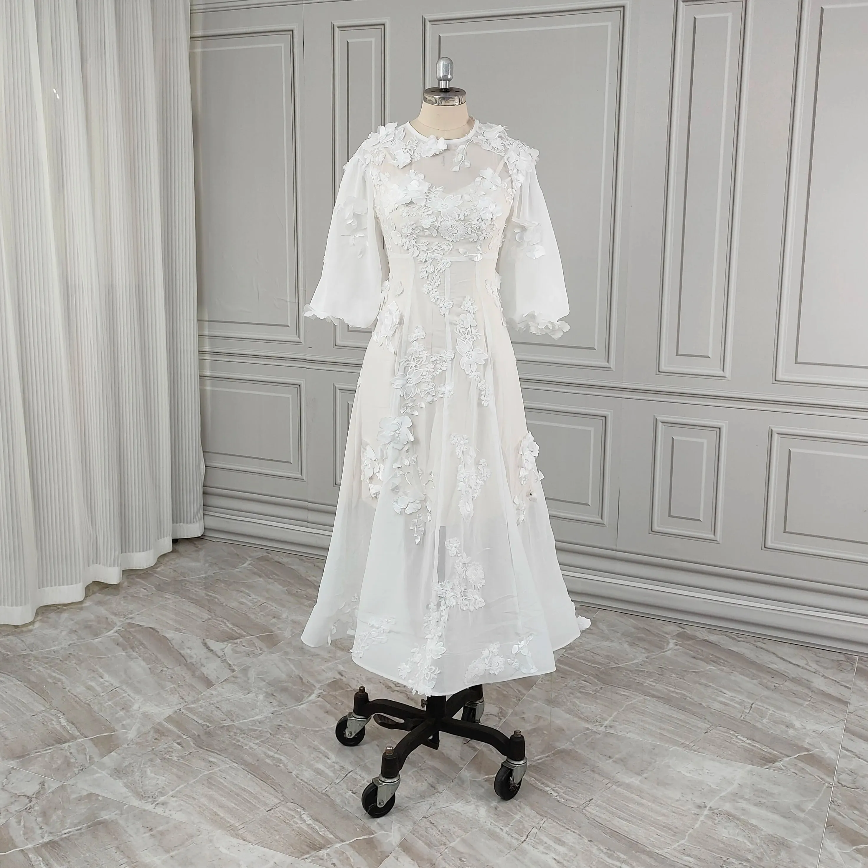Appliques Lace Wedding Dress For Plus Size Women Modern Zipper Puffy Sleeve