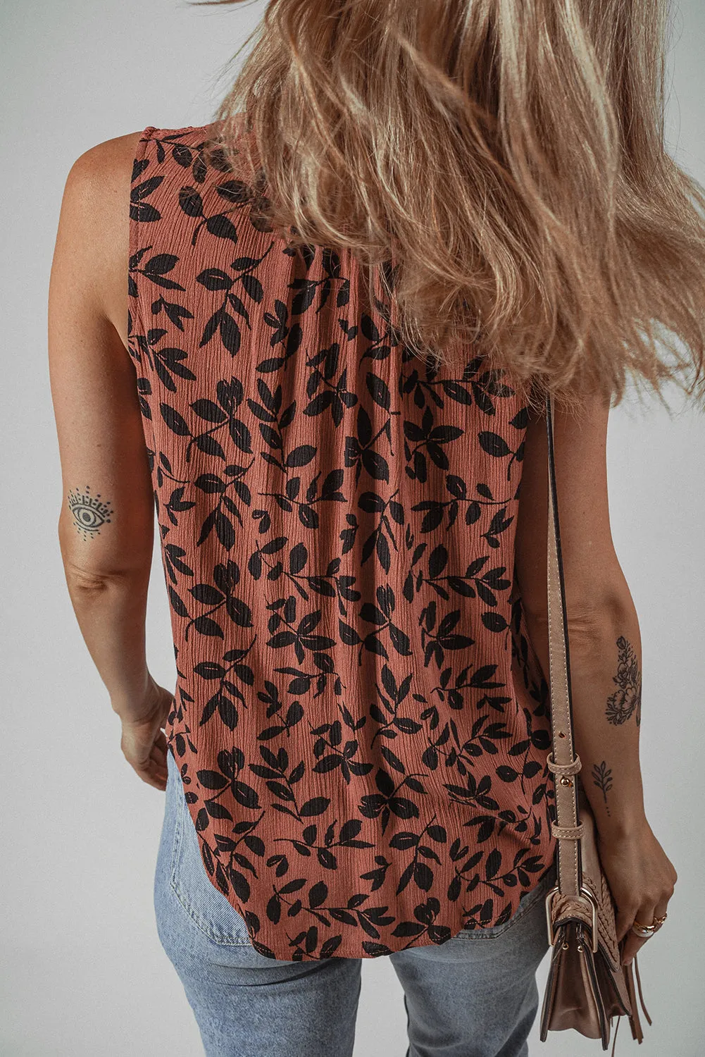 Brown Leaf Print Lace-up V Neck Crinckled Tank Top