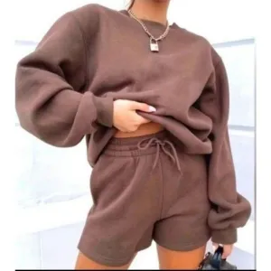 Cozy two-piece sweat shirt and shorts set sz X-large