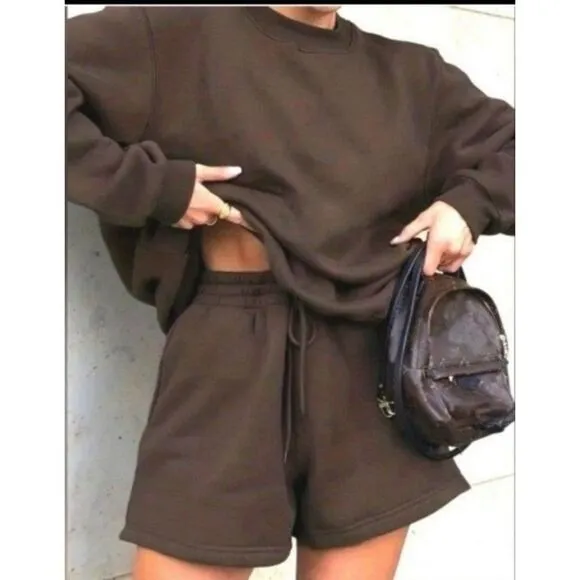 Cozy two-piece sweat shirt and shorts set sz X-large