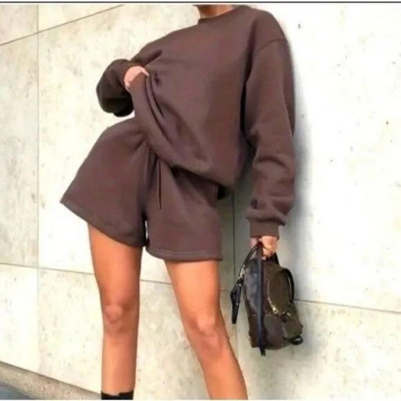 Cozy two-piece sweat shirt and shorts set sz X-large