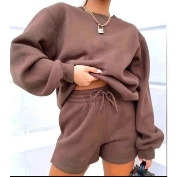 Cozy two-piece sweat shirt and shorts set sz X-large