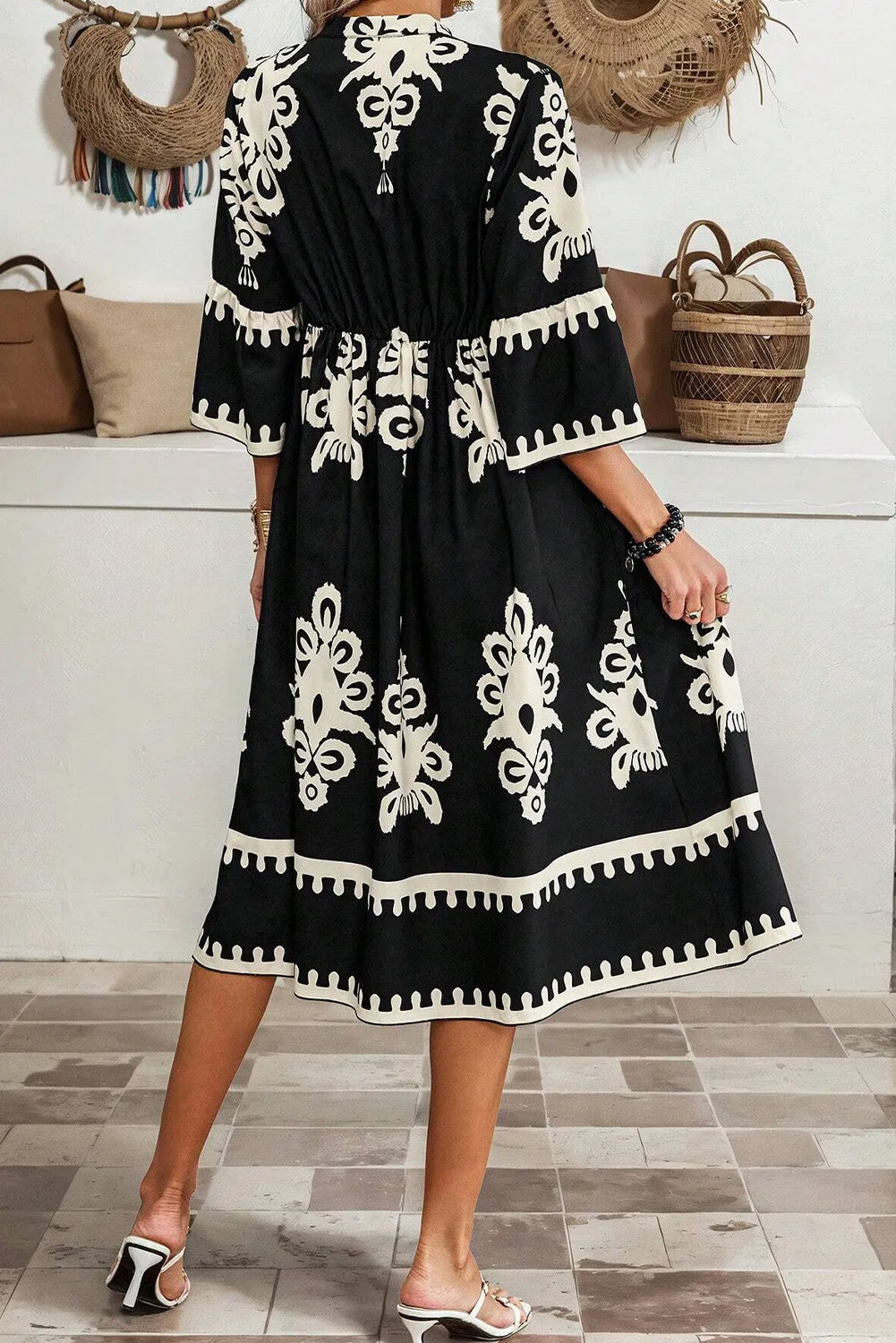 Geometric Print Midi Dress with 3/4 Sleeves and V-Neck