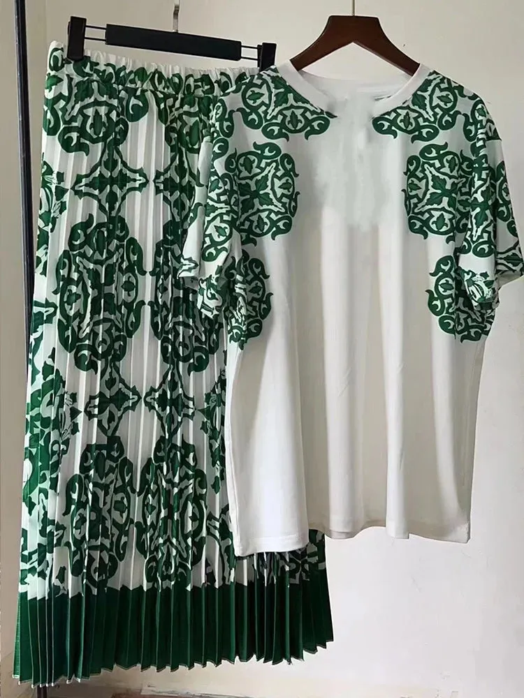 Geometrically printed T-shirt  big swing skirt two-piece