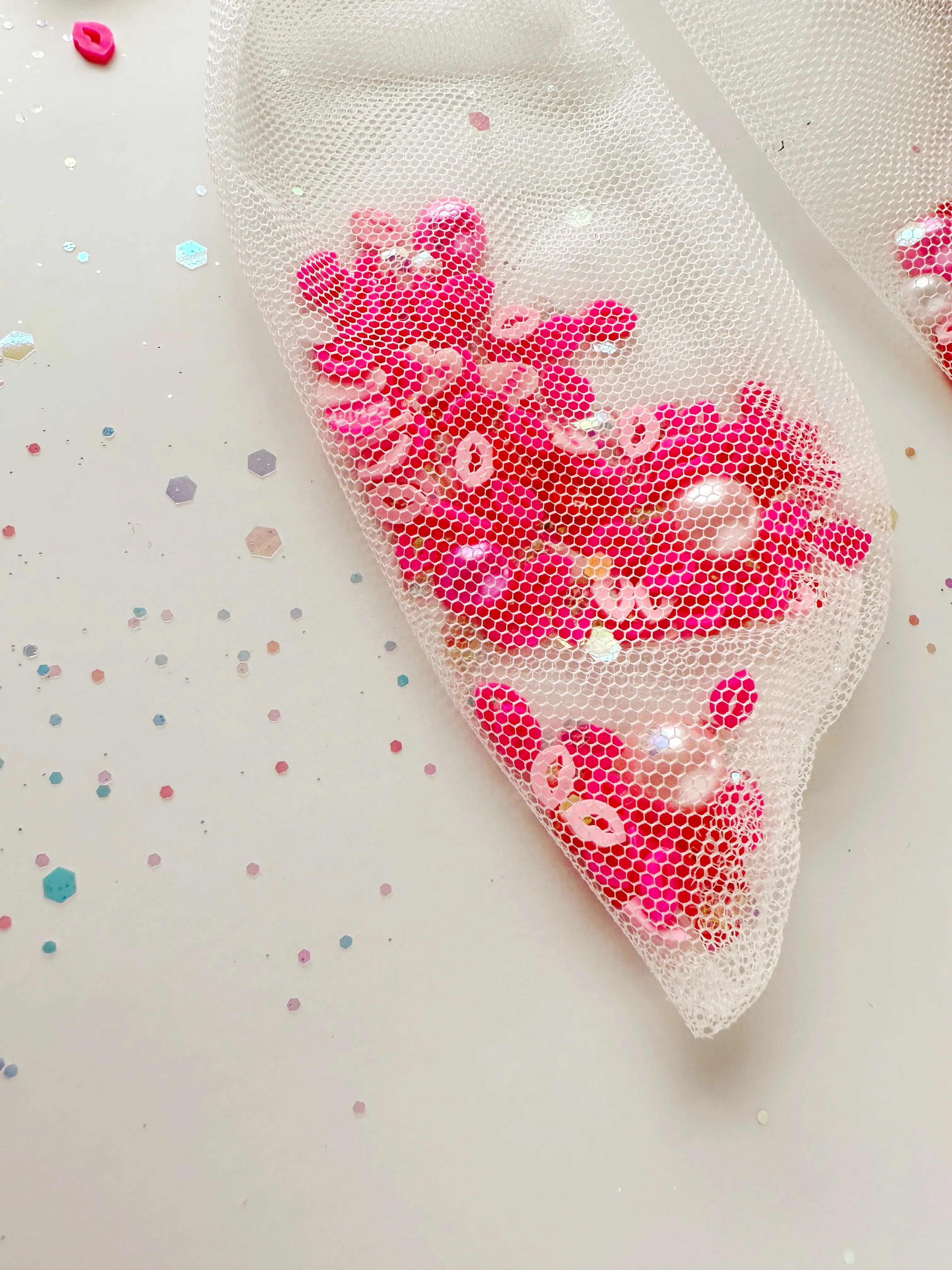 Girls just wanna have fun-shaker bow