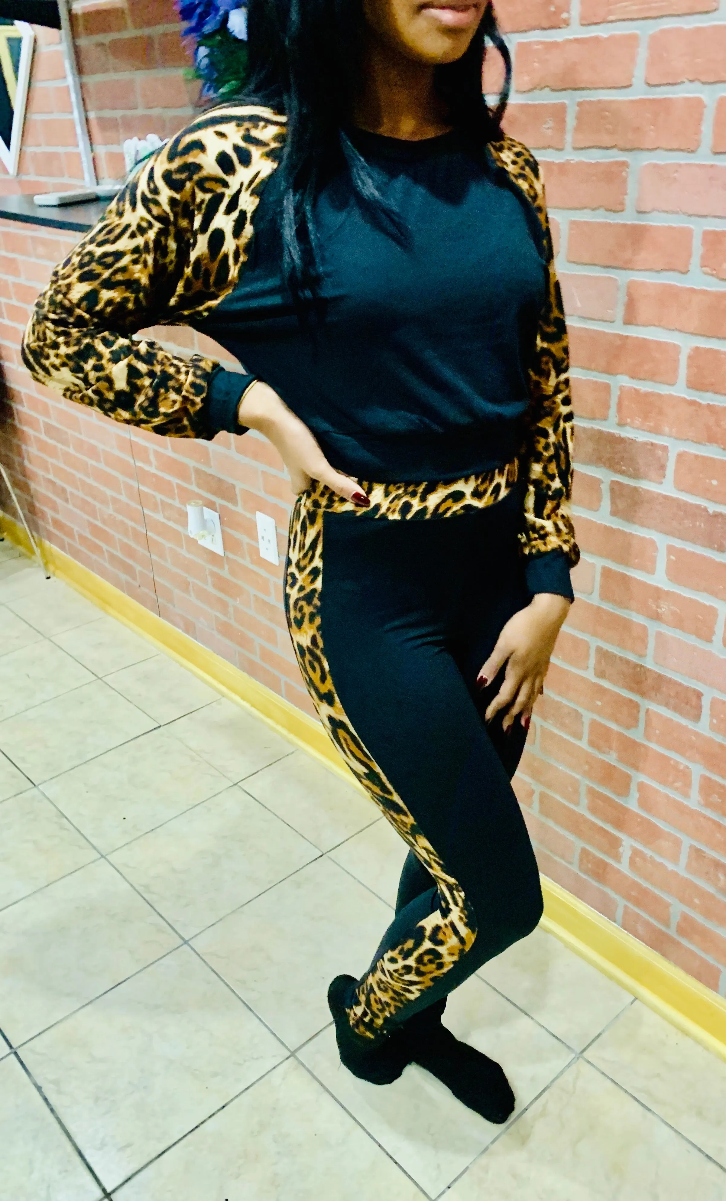 🔥Leopard Side Pullover Set ( 1 Large Left)