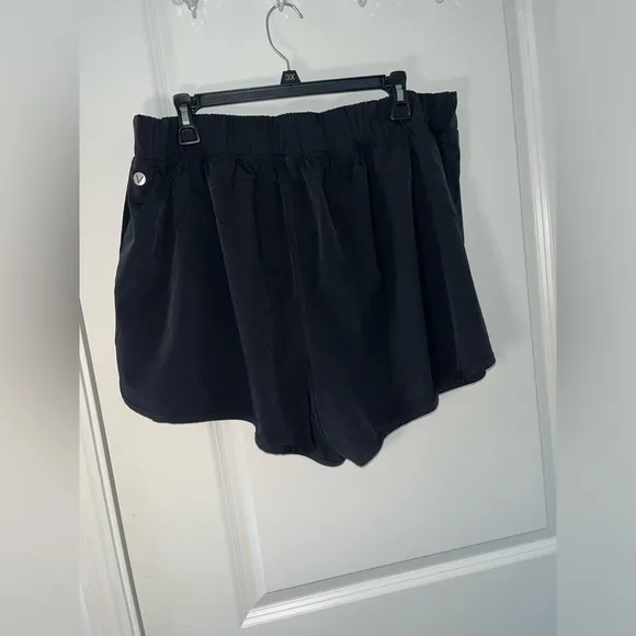 LIVI by Lane Bryant Athletic Black Spandex Active Shorts with Pockets  Sz 18/20