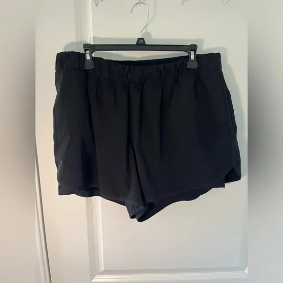 LIVI by Lane Bryant Athletic Black Spandex Active Shorts with Pockets  Sz 18/20