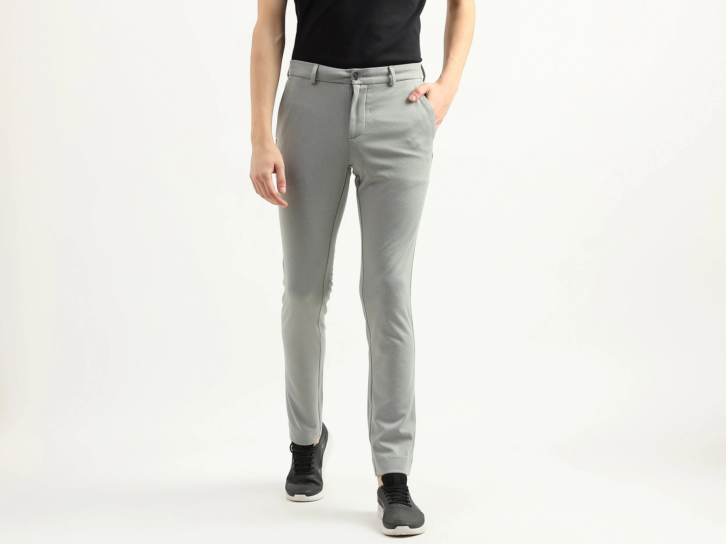 Men Solid Slim Fit Trousers