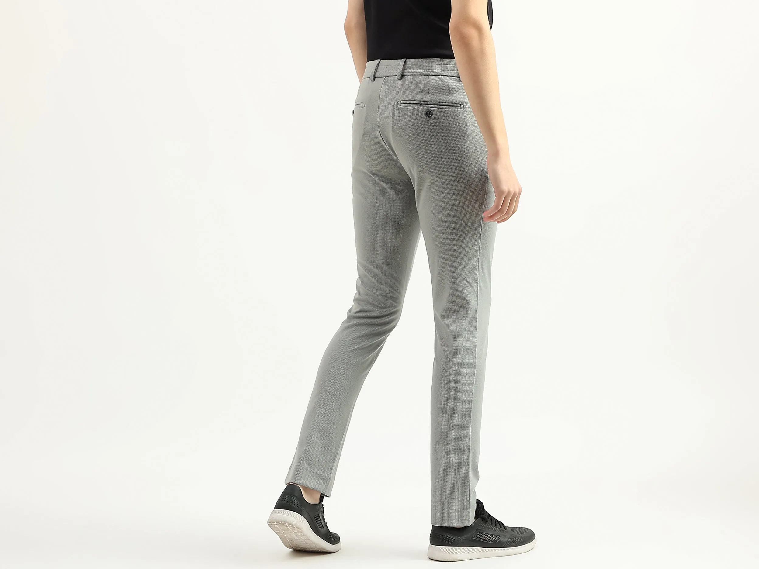 Men Solid Slim Fit Trousers
