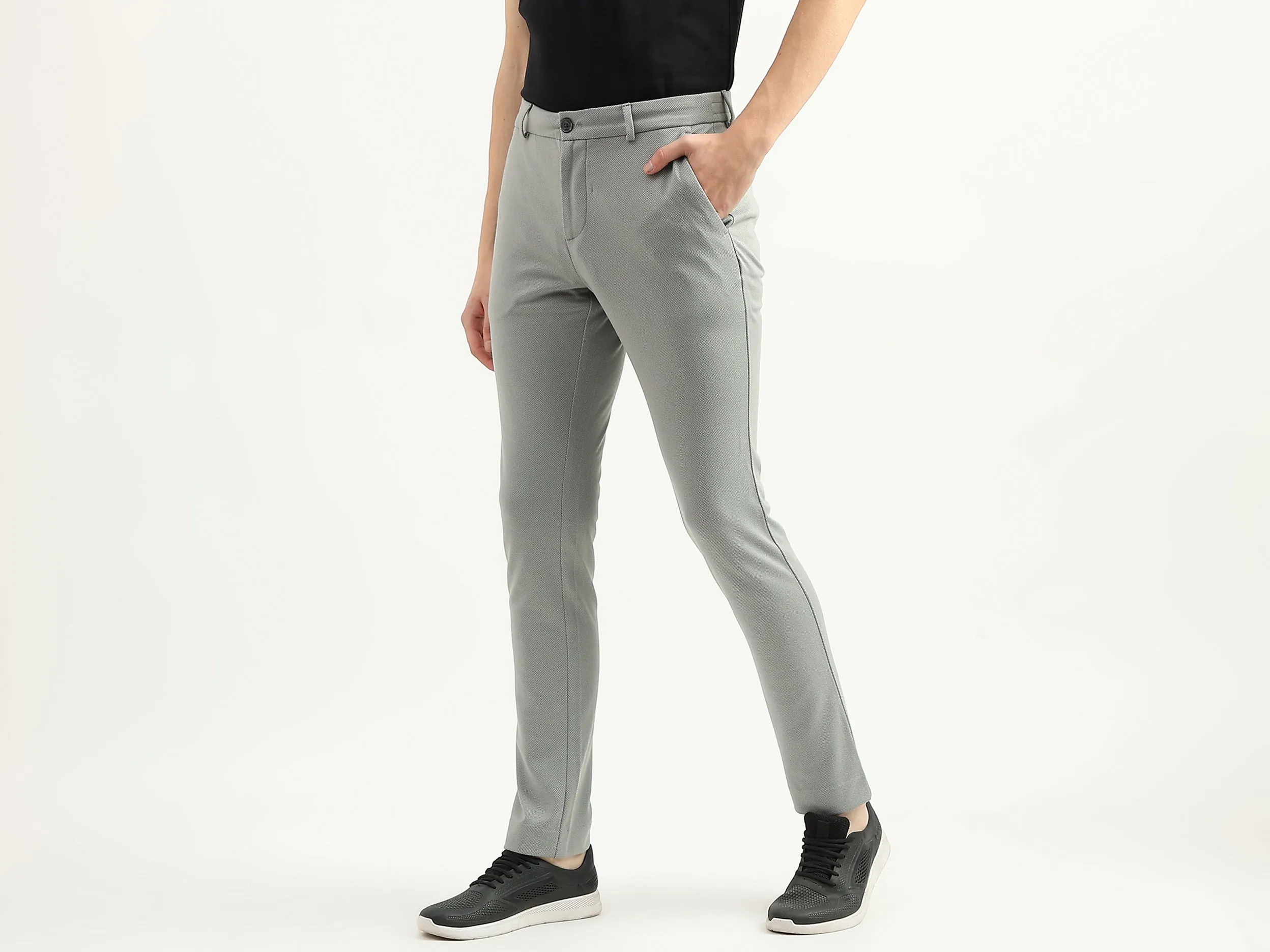Men Solid Slim Fit Trousers