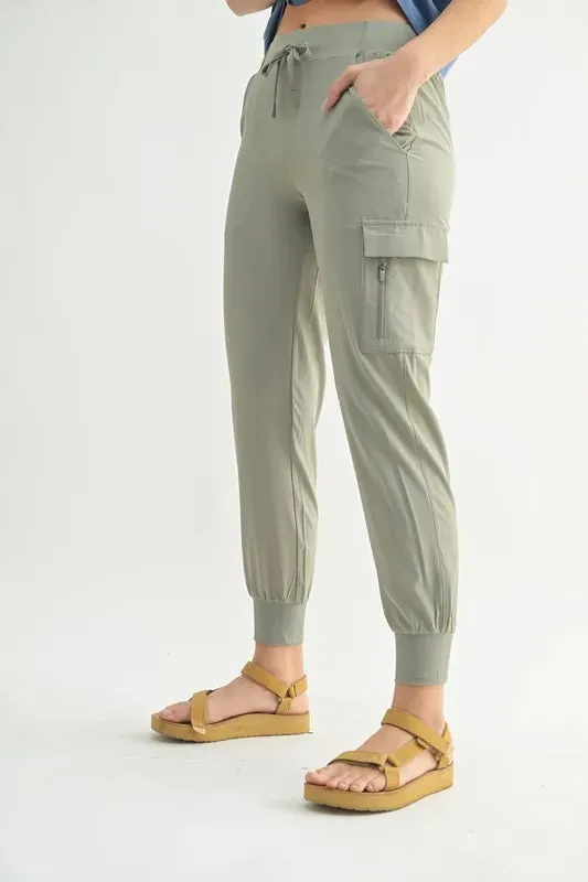 MONO B High-Waisted Capri Active Joggers With Pockets