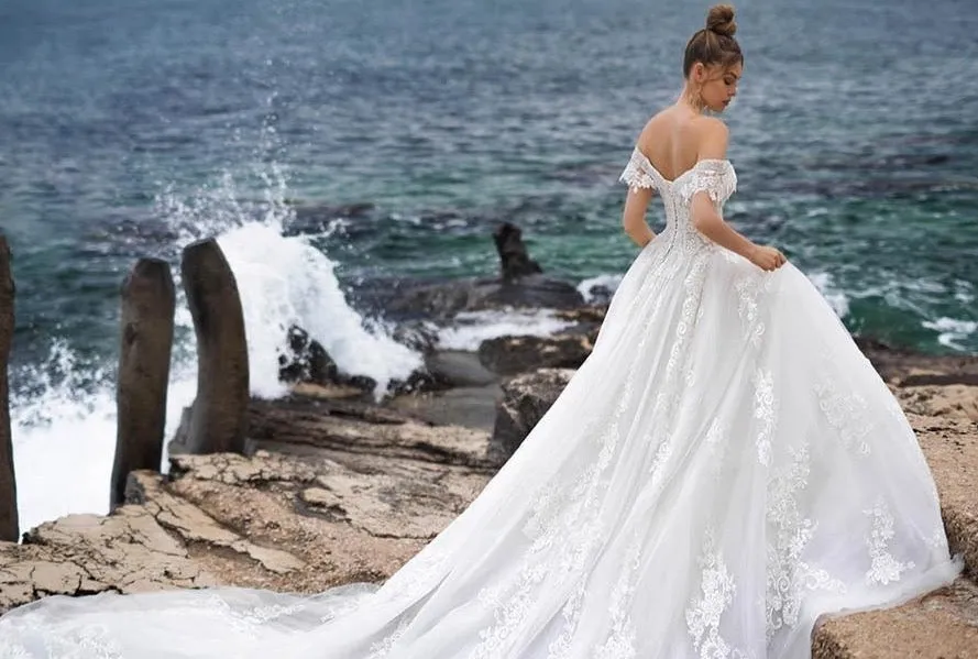 Princess Wedding Dresses A-Line Elegant Off the Shoulder Lace Up Romantic Appliques Bride Gown