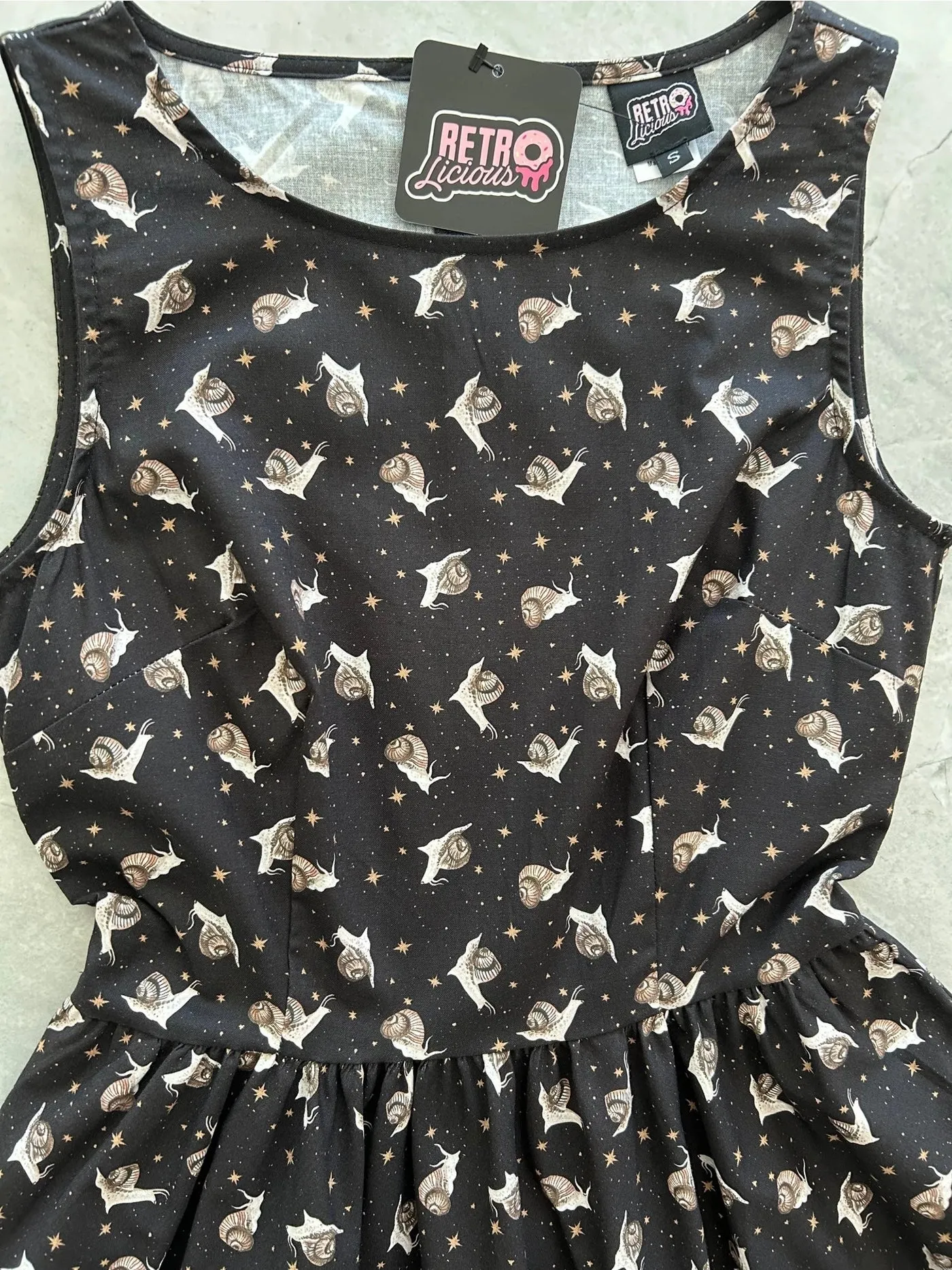 Retrolicious Gastropod Snails Glamour Vintage Dress Black