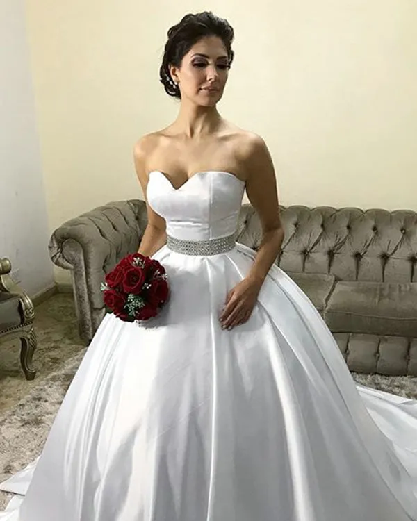 Sexy Strapless Bridal Gowns Sweetheart Elegant Ball Gown Wedding Dress with Belt Beaded