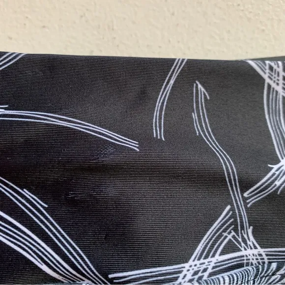 Skort Obsession Size Large Black &amp; White Floral Print Etch A Sketch Skort NWT