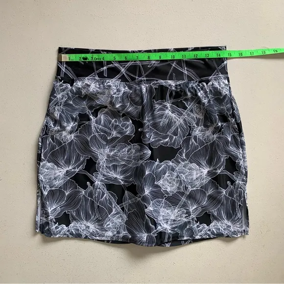 Skort Obsession Size Large Black &amp; White Floral Print Etch A Sketch Skort NWT