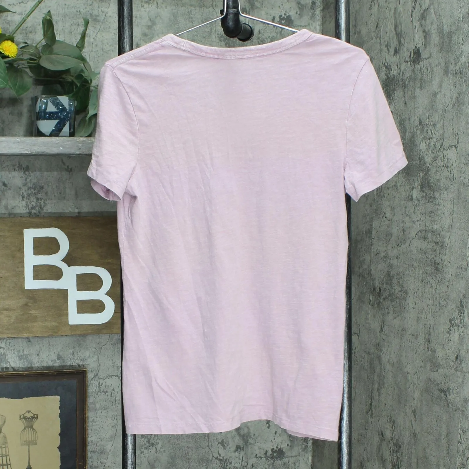 Universal Thread Women's Short Sleeve V-Neck T-Shirt Rio Rose Purple Pink S