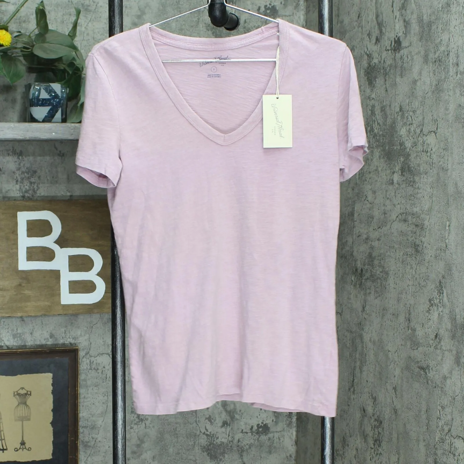 Universal Thread Women's Short Sleeve V-Neck T-Shirt Rio Rose Purple Pink S
