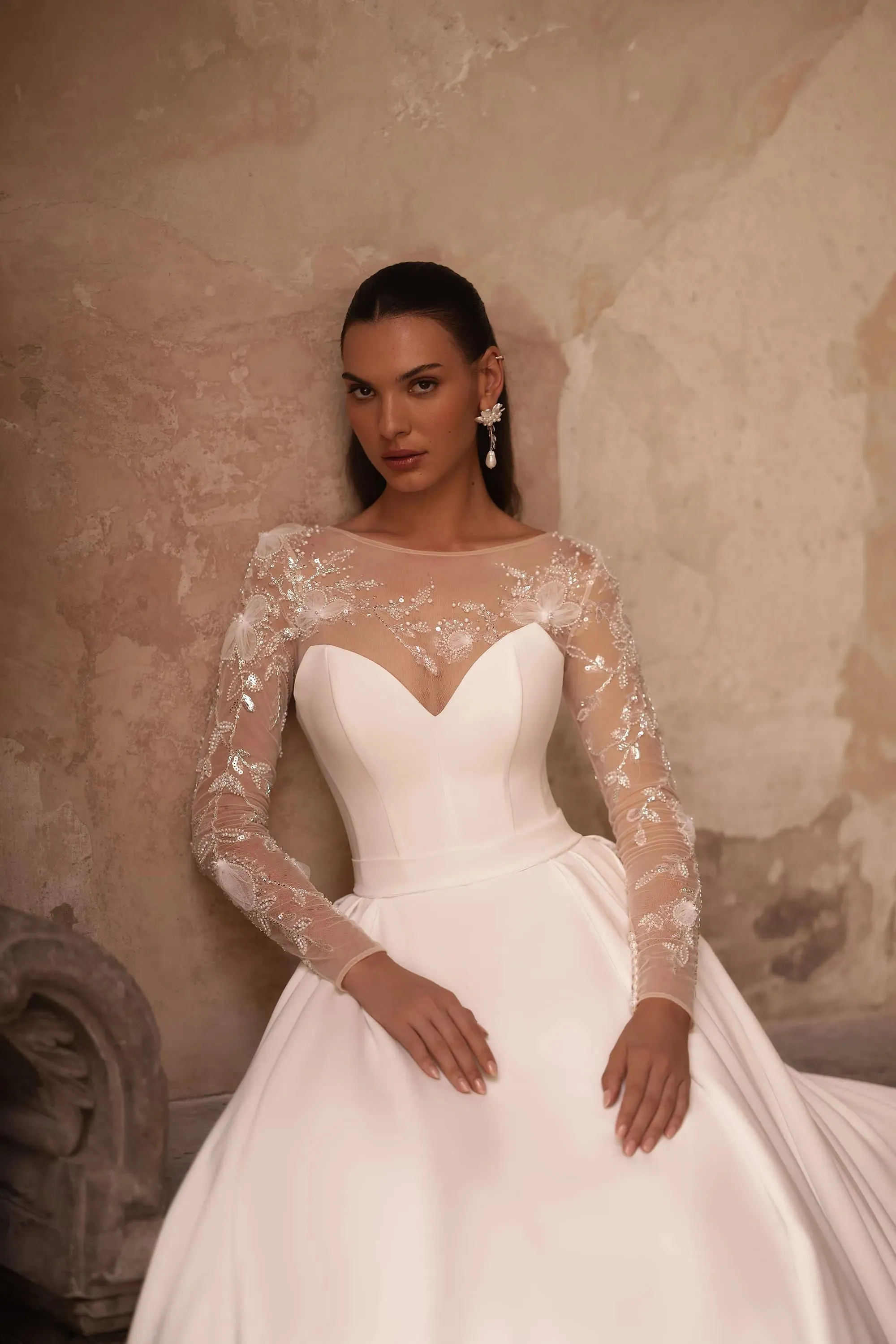 Vintage Satin Wedding Dresses Lace Appliques Glitter Sequins Bridal Gowns