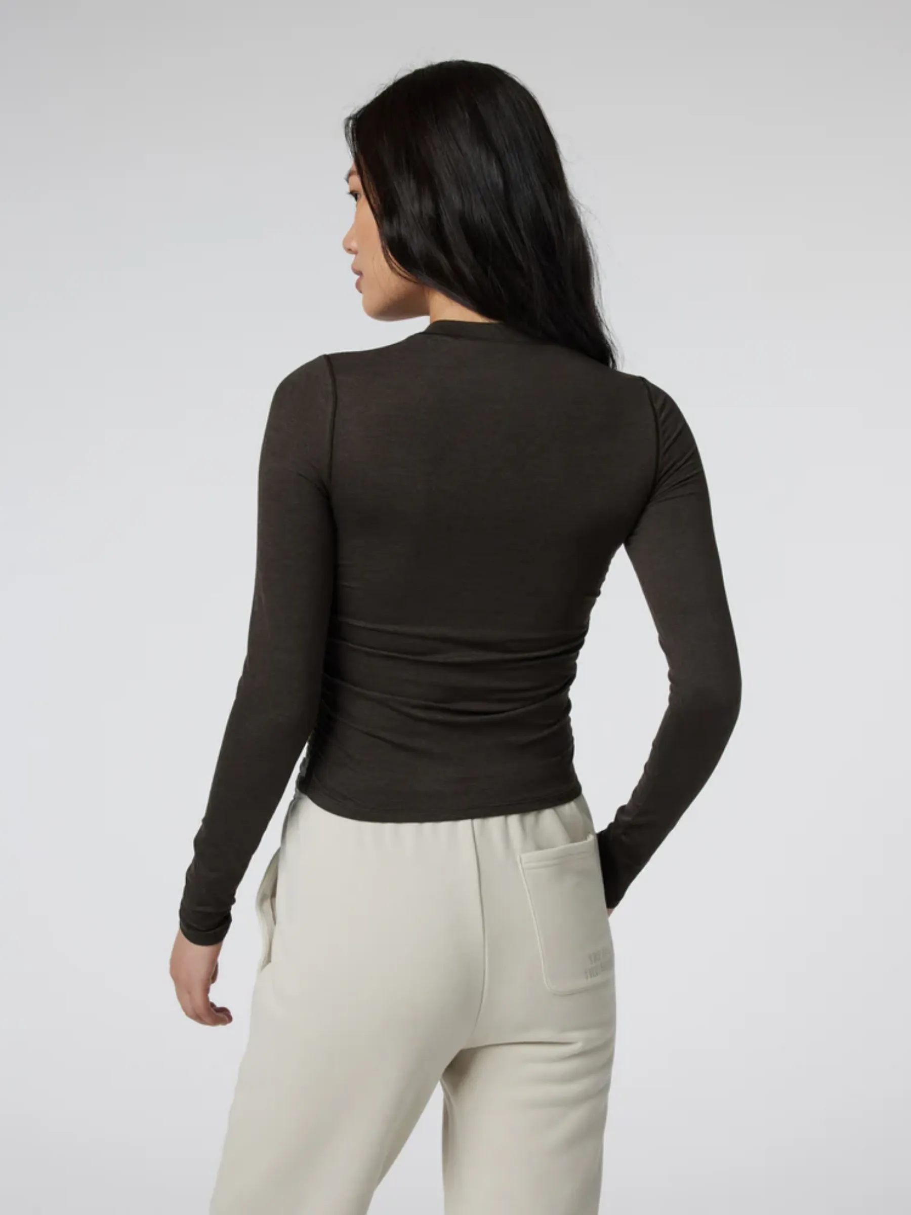 Vuori Women's Long Sleeve Halo Ruched DreamKnit™ Tee