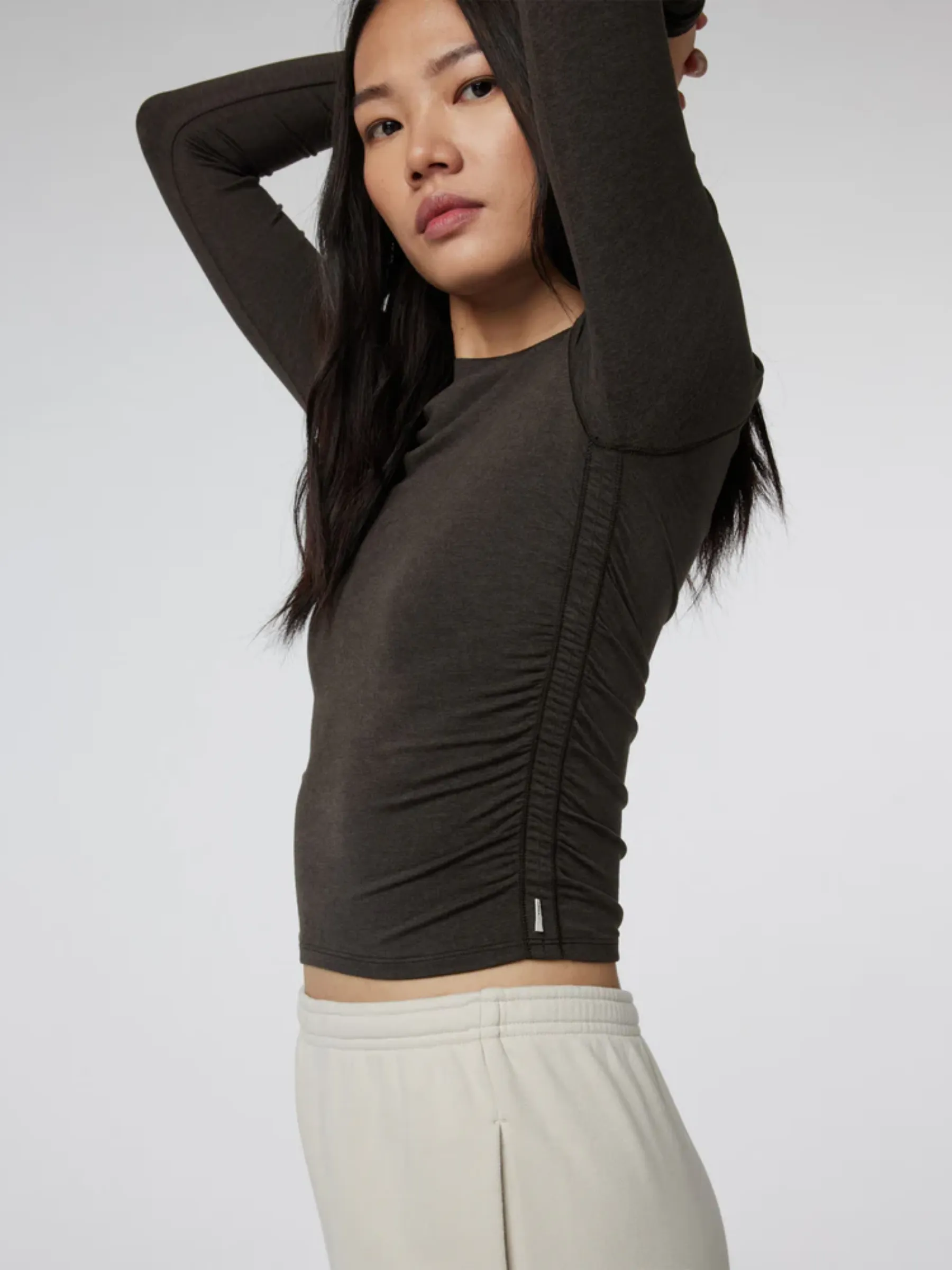 Vuori Women's Long Sleeve Halo Ruched DreamKnit™ Tee