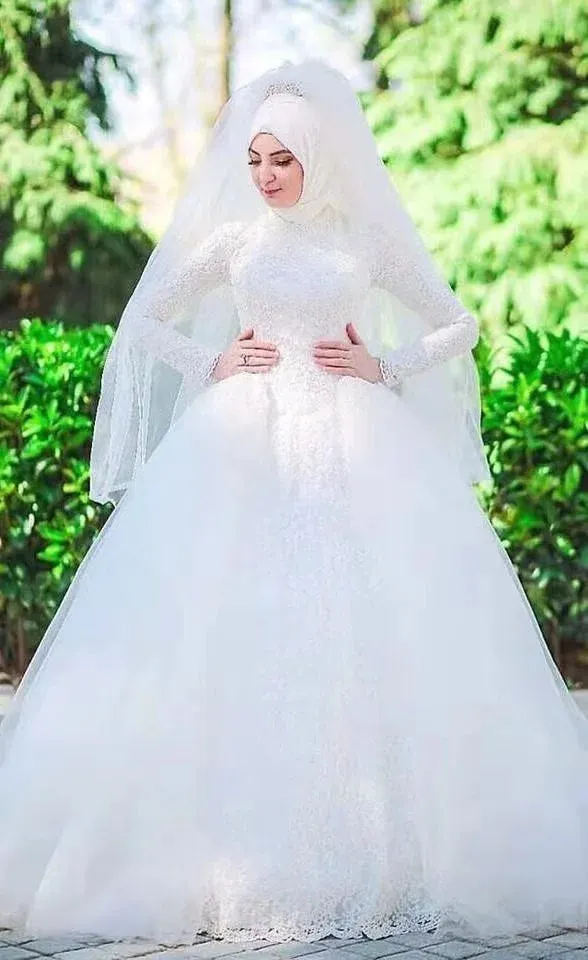 Wedding Guest Dresses: Long Sleeve Muslim Wedding Dress M01 Colorful Lace Applique