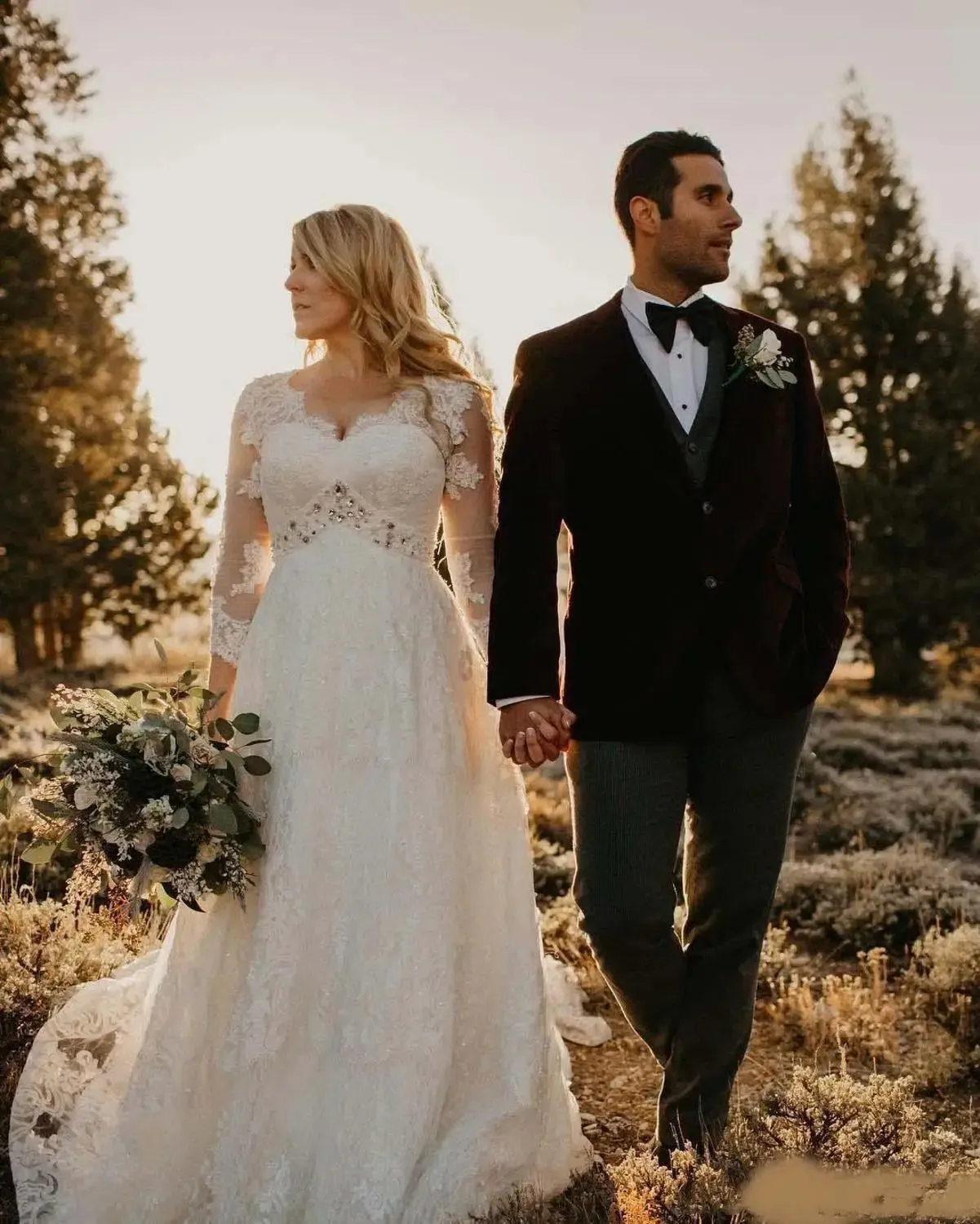 Wedding Guest Dresses: Plus Size Lace Kralen Land Trouwjurken Nieuwe V-hals